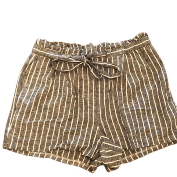 EXPRESS SIZE LARGE GRAY STRIPED HIGH RISE LINEN BLEND PULL ON SHORTIE SHORTS - Picture 1 of 8